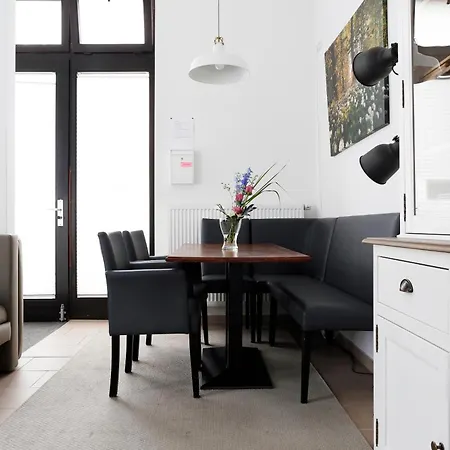 Niebuhr Kurfürstendamm - Cozy Family&business Flair Welcomes - Rockchair Berlin