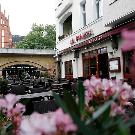 Niebuhr Kurfürstendamm - Cozy Family&business Flair Welcomes - Rockchair