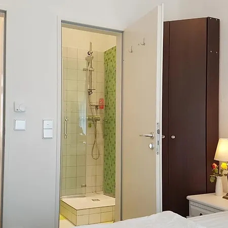 Niebuhr Kurfürstendamm - Cozy Family&business Flair Welcomes - Rockchair *